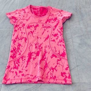 Lululemon Size 2 active t shirt Pink